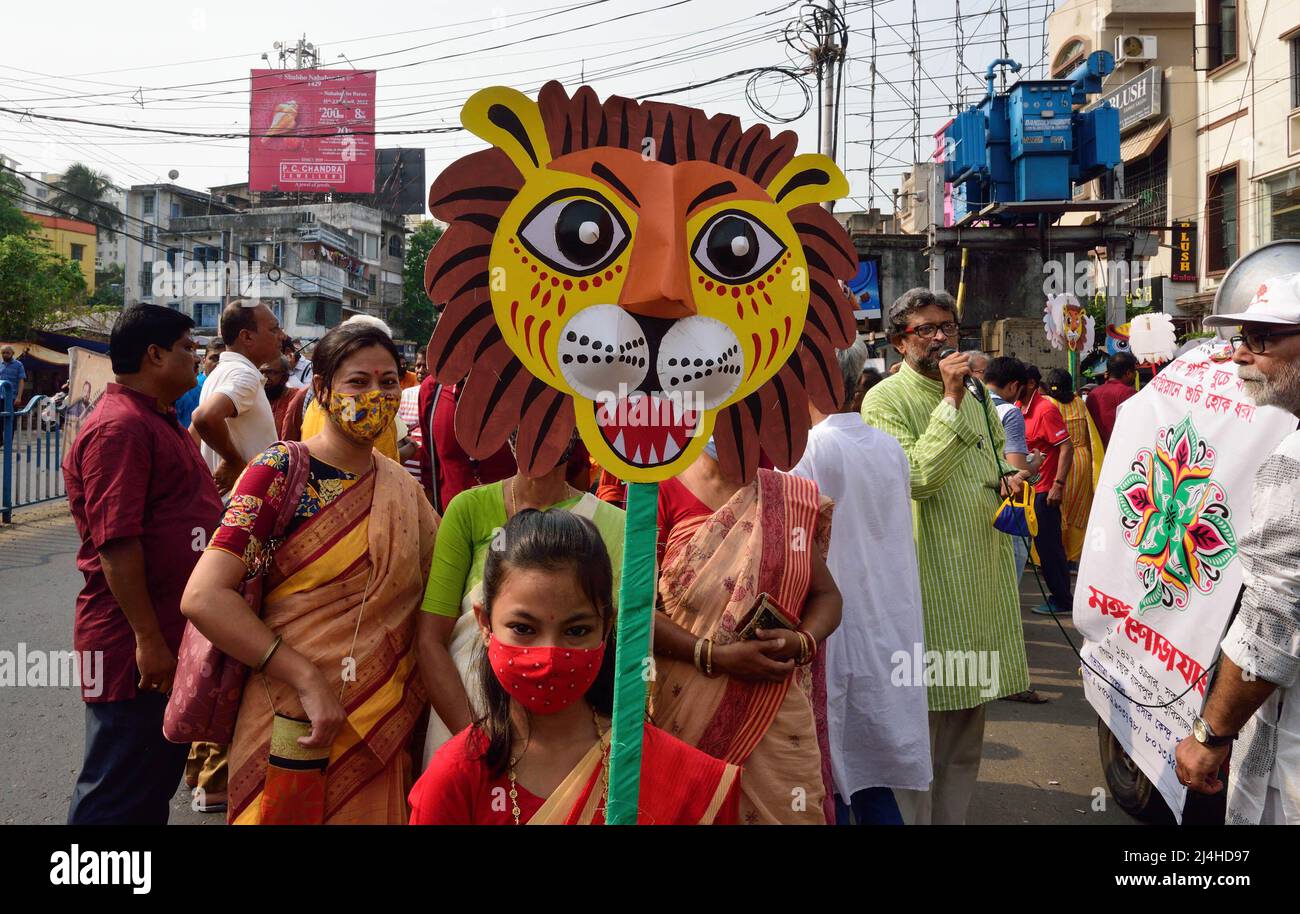 Kolkata, India. 25th Apr, 2022. Bengalis hold masks to celebrate the