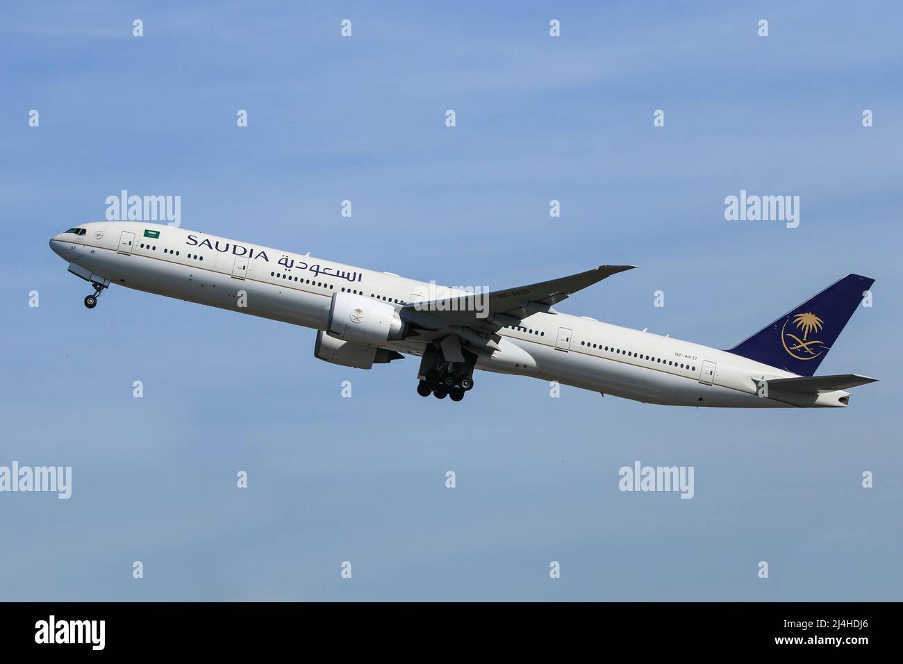 A Boeing 777 operated by Saudia departs from London Heathrow Airport Stock Photo
