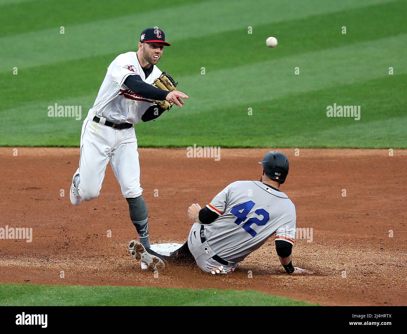 Buster Posey Throws Out Runner