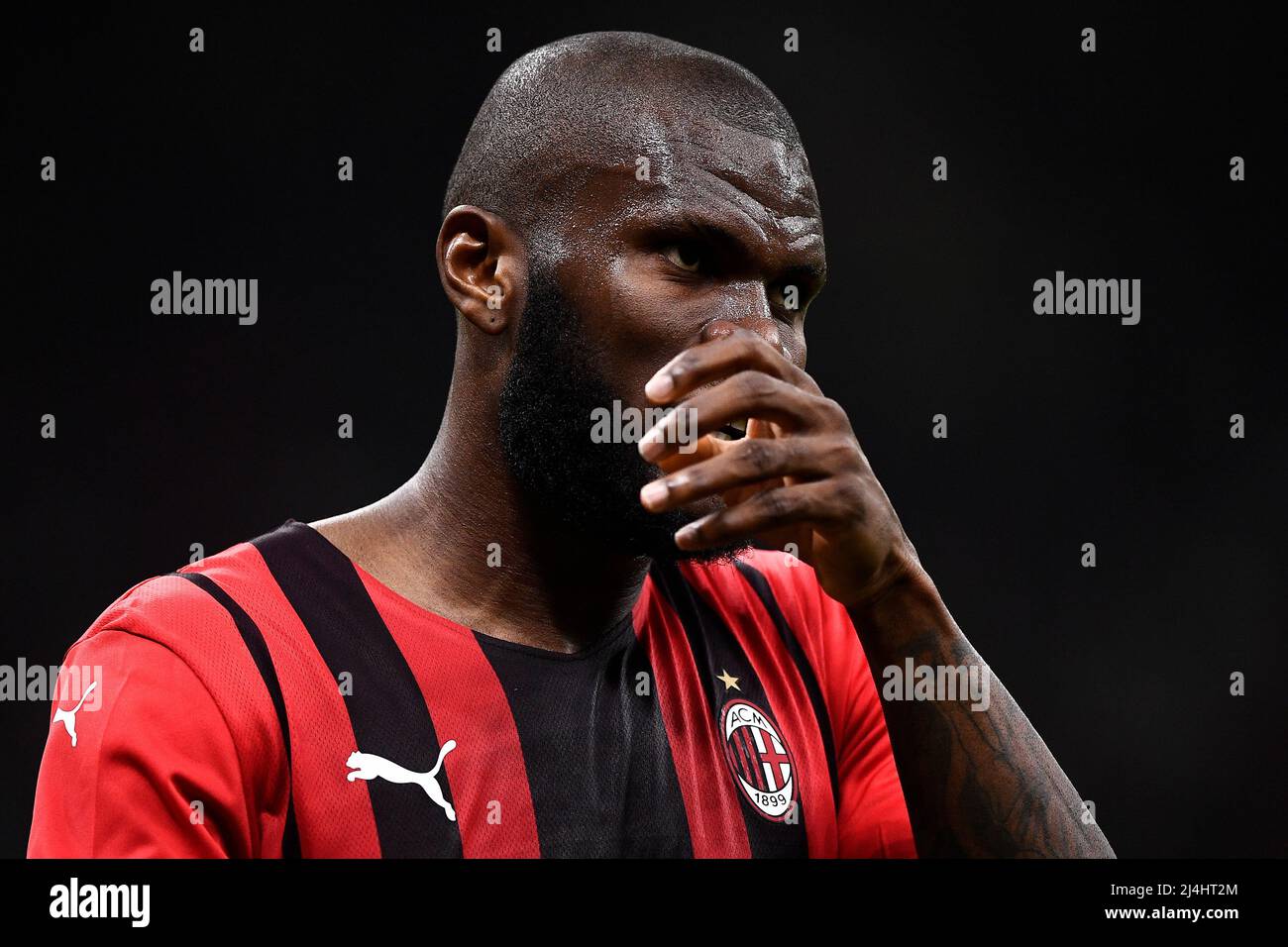 Milan, Italy. 15 April 2022. Franck Kessie of AC Milan looks dejected  during the Serie A football match between AC Milan and Genoa CFC. Credit:  Nicolò Campo/Alamy Live News Stock Photo - Alamy