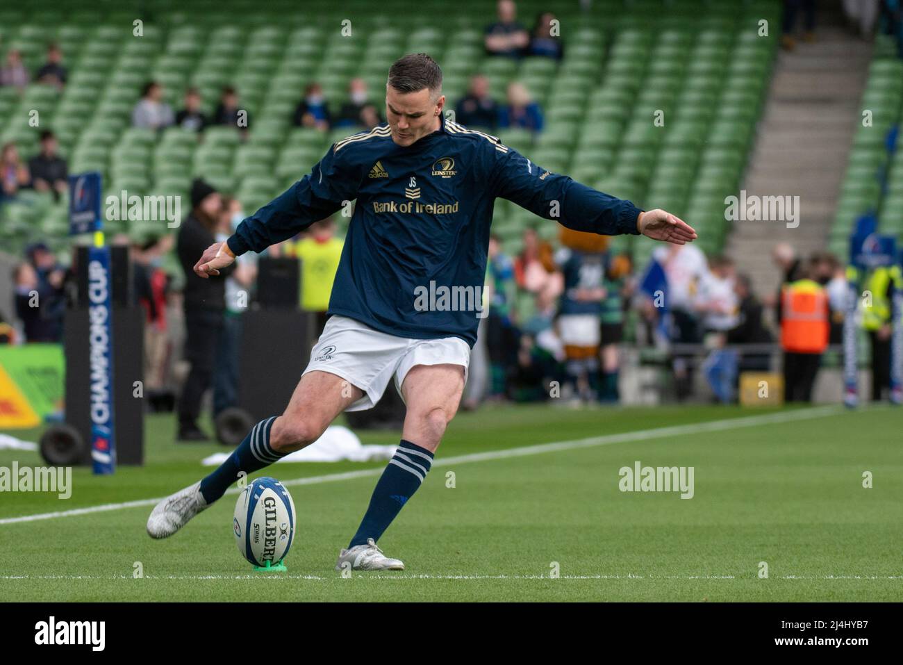 Dublin, Ireland. 16th Apr, 2022. Johnny Sexton of Leinster kicks the ball during warm-up prior the Heineken Champions Cup, Round of 16, 2nd leg match between Leinster Rugby and Connacht Rugby at Aviva Stadium in Dublin, Ireland on April 15, 2022 (Photo by Andrew SURMA/ Credit: Sipa USA/Alamy Live News Stock Photo