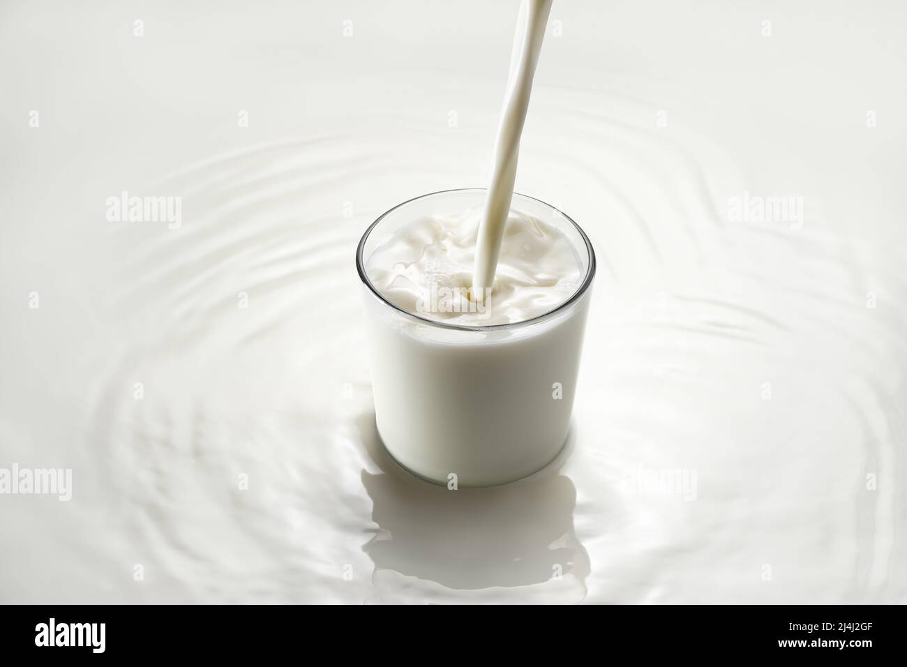 Milk glass hi-res stock photography and images - Alamy