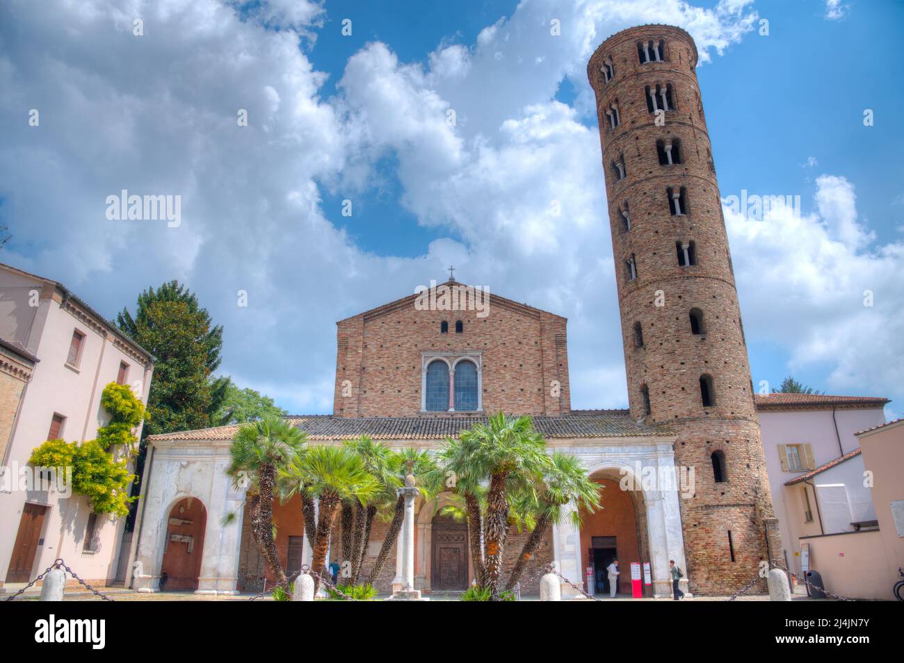 INTERIOR DE LA BASILICA DE SAN APOLINAR NUOVO - SIGLO VI. Location:  BASILICA DE SAN APOLINAR NUOVO, RAVENA, ITALIA Stock Photo - Alamy