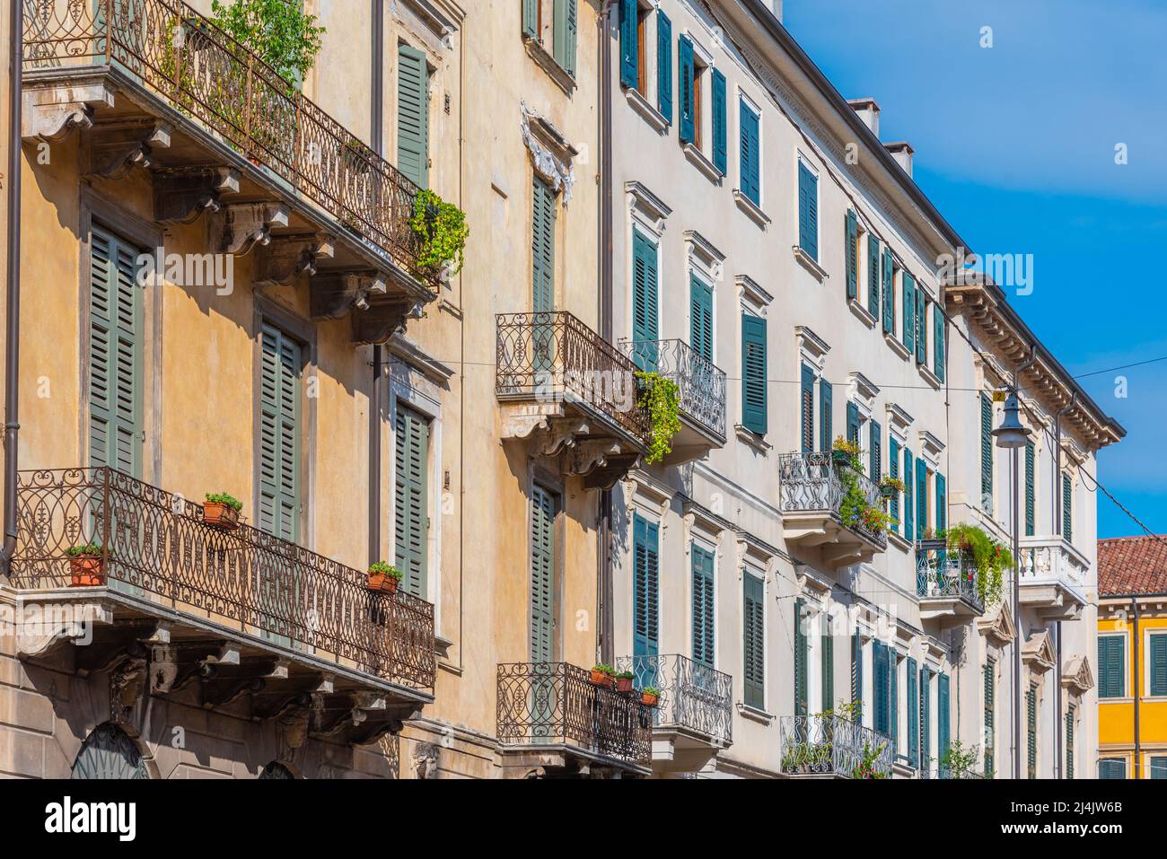 Historical houses in the old town of Verona in Italy Stock Photo - Alamy