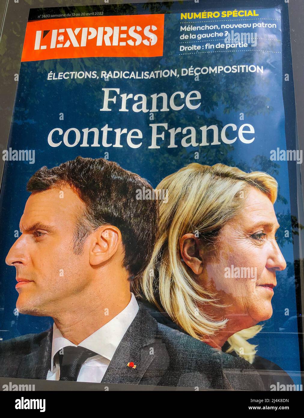 Paris, France, Cover of French Magazine (L'Express) with Photo of Macron  and Le Pen, Presidential Elections "France Vs. France" france elections  Stock Photo - Alamy