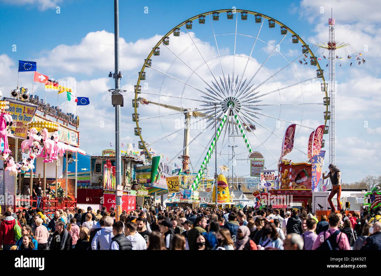 16 April 2022, BadenWuerttemberg, Stuttgart Numerous visitors walk