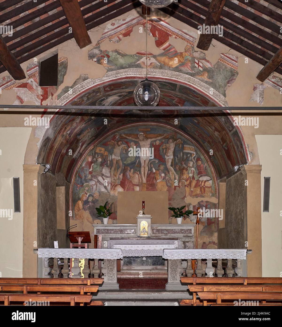 Chiuso di Lecco (LC), la chiesa di San Giovanni Battista e del Beato Serafino - affreschi di Giovanni Pietro da Cemmo - XV secolo Stock Photo