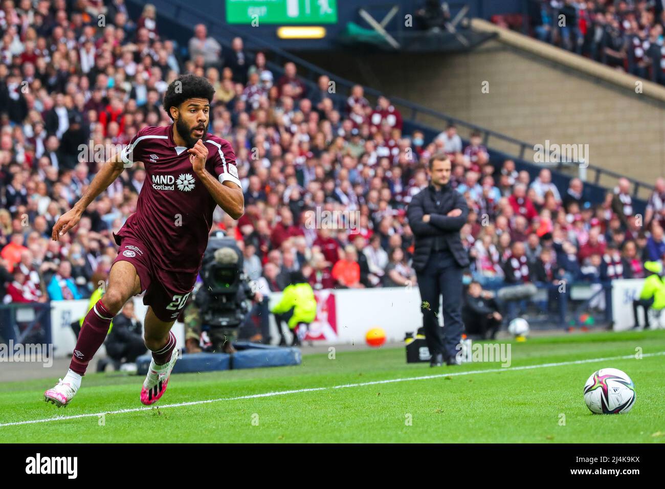 Glasgow, UK. 16th Apr, 2022. The Edinburgh derby teams of Hearts of Midlothian and Hibernian played in the William Hill Scottish Cup Semi-Final at Hampden Park, Glasgow, Scotland, UK. Credit: Findlay/Alamy Live News Stock Photo