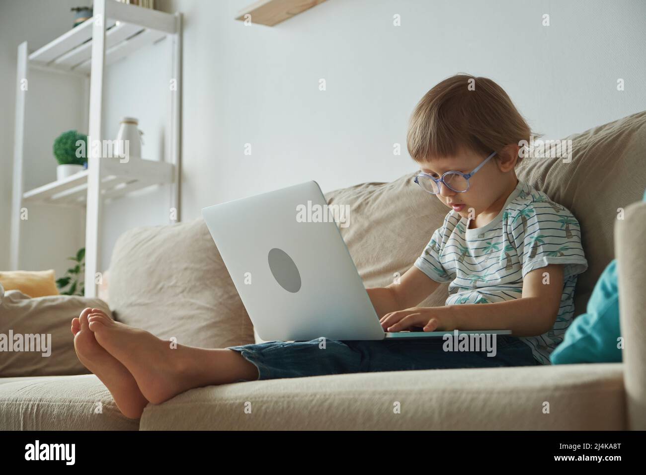 Sofa learning hi-res stock photography and images - Alamy
