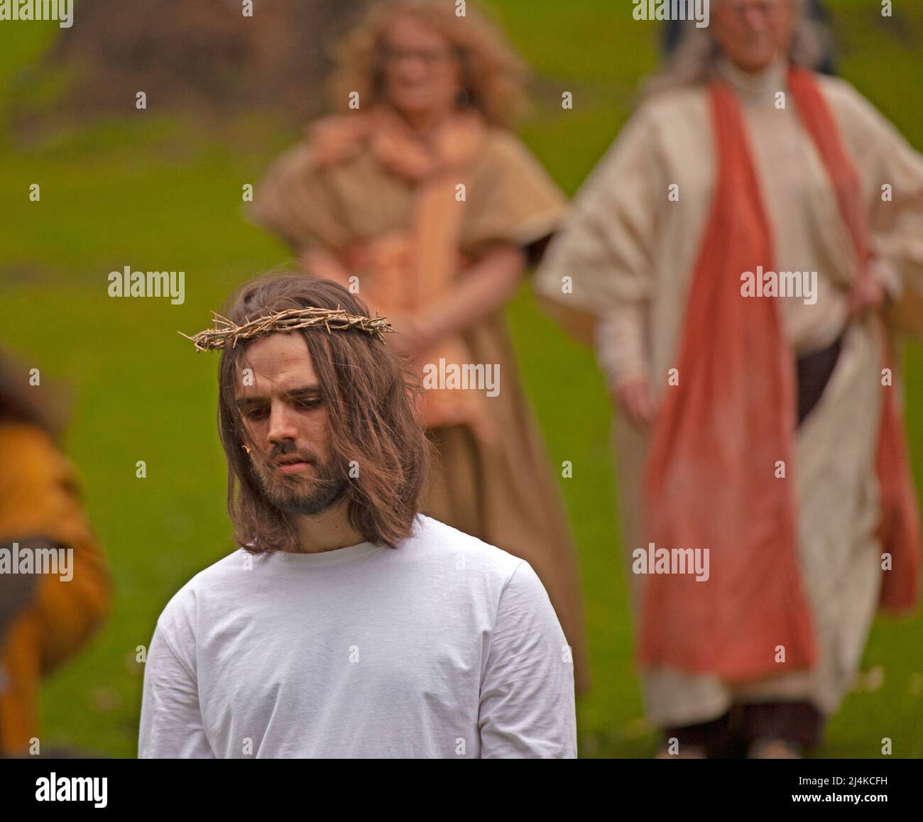 Princes Street Gardens West, 16th April 2022. The Edinburgh Easter Play, 'Hope Rises' directed by Suzanne Lofthus and organised by the Princes Street Easter Play Trust. Hundreds watched the stirring emotional performance which was created by a team of community performers drawn from all walks of life. Jesus played by Luke Rowe. Credit: Scottishcreative/alamy live News. Stock Photo