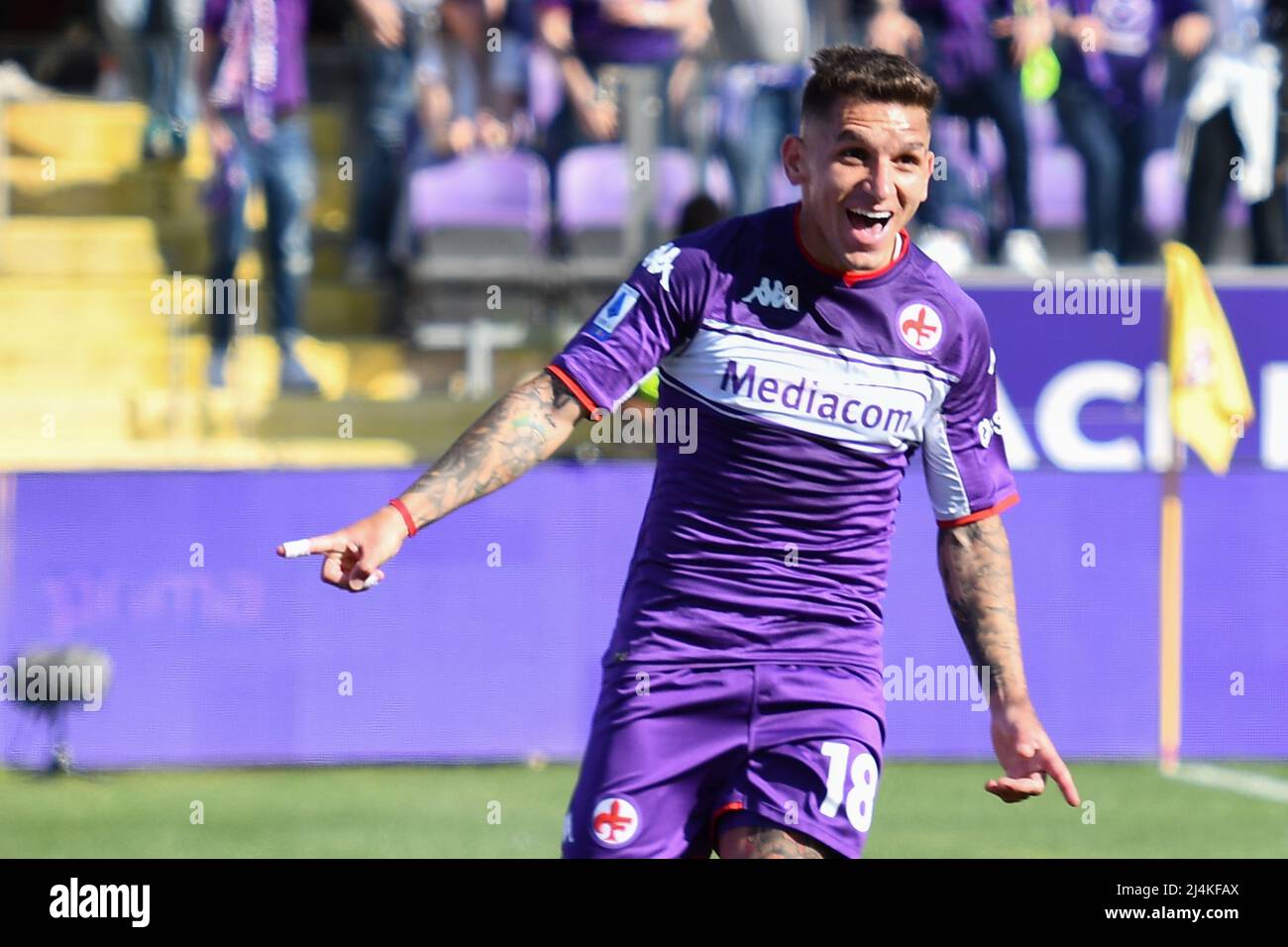 Florence, Italy. 19th Feb, 2023. Nicolas Gonzalez (ACF Fiorentina) during ACF  Fiorentina vs Empoli FC, italian soccer Serie A match in Florence, Italy,  February 19 2023 Credit: Independent Photo Agency/Alamy Live News