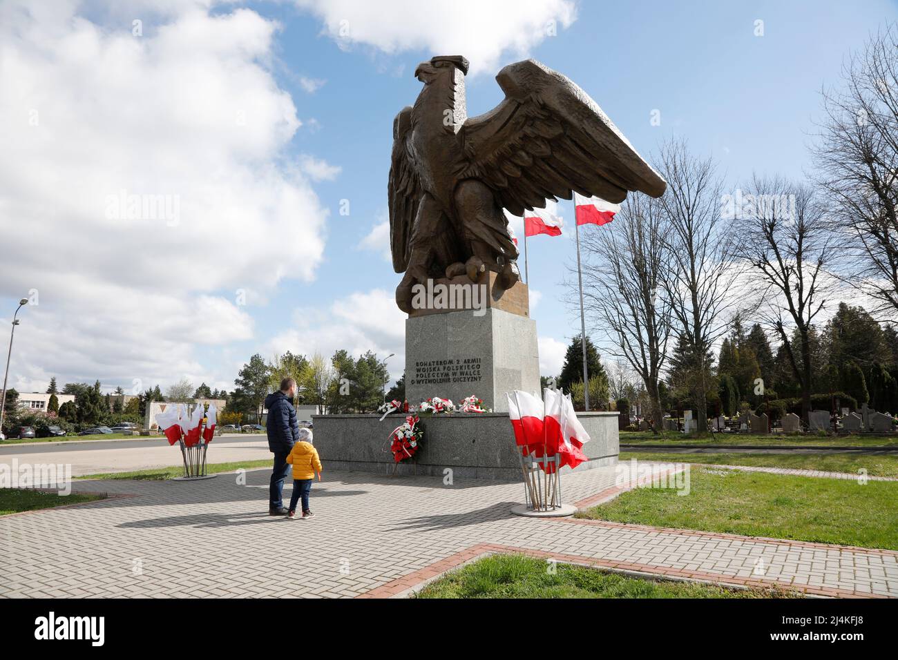 Kranzniederlegung zum 77. Jahrestag der Überwindung der Lausitzer Neiße am Adlerdenkmal auf dem Soldatenfriedhof der 2. polnischen Armee in Zgorzelec, Stock Photo