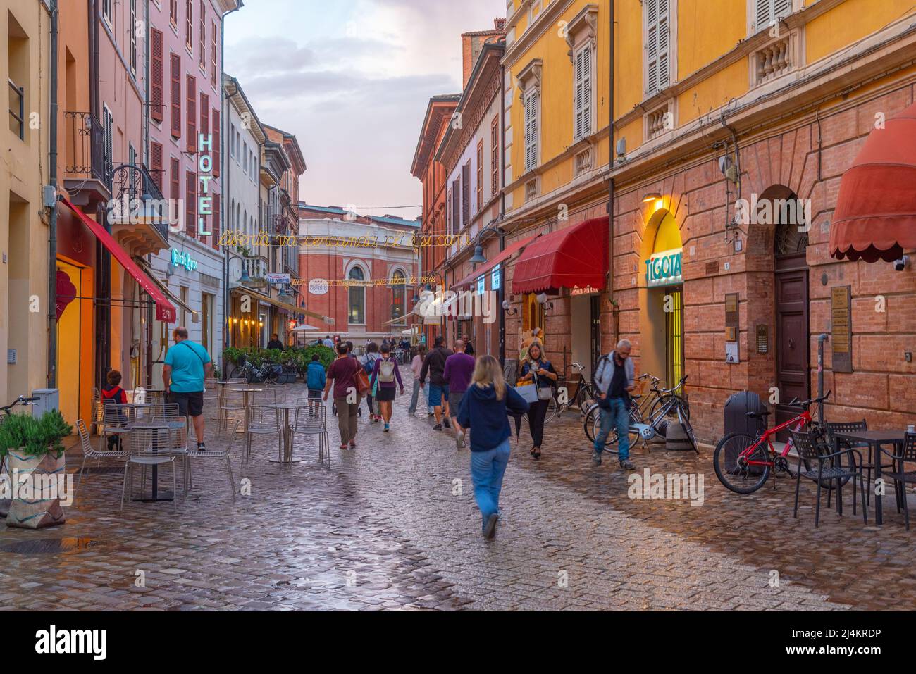 RAVENNA, ITALY - SEPTEMBER 19, 2018: tourists walking in historical center  of Ravenna Stock Photo - Alamy