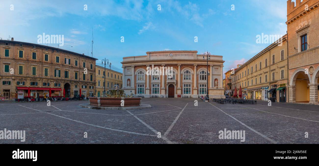 webcam pesaro piazza del popolo