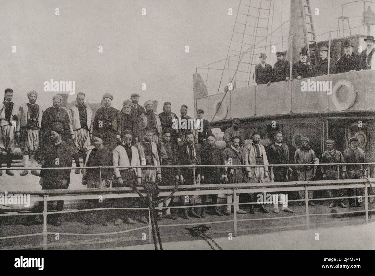 Morocco. Englishmen of the Globe Venture Syndicate, captured by troops of the Sultan, on board of the Moroccan steamship 'Al-Hassani'. The English expedition, aided by the disgruntled natives, occupied the port of Arksis, but were interrupted while disembarking supplies and ammunition by the Jerifian steamer 'Al-Hassani'. British opened fire from their steamer 'Tourmaline' to prevent the capture of one of their boats, but one boat was captured before it could reach the 'Tourmaline'. Four British and one interpreter were taken prisoners. Photoengraving. La Ilustración Española y Americana, 1898 Stock Photo