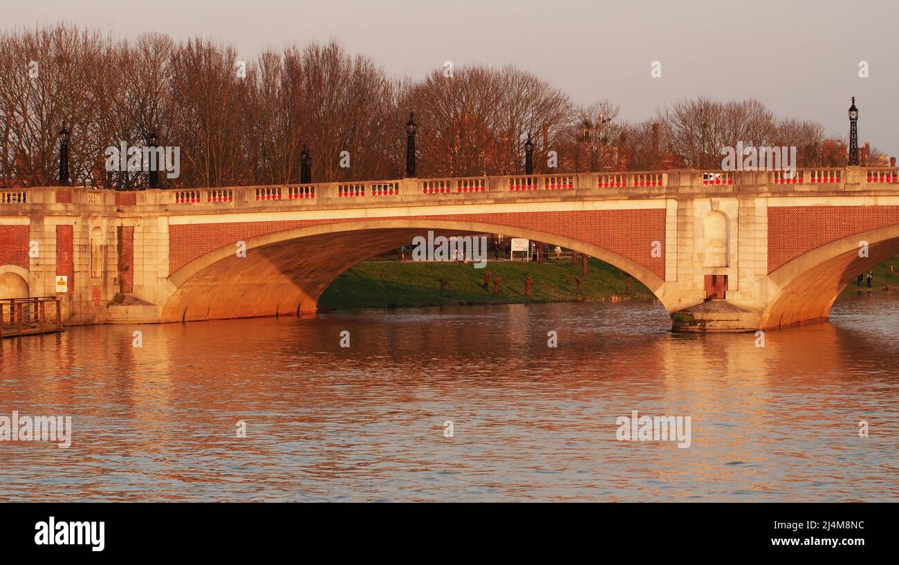 Hampton Court bridge over the River Thames, in evening, spring sunshine Stock Photo Alamy