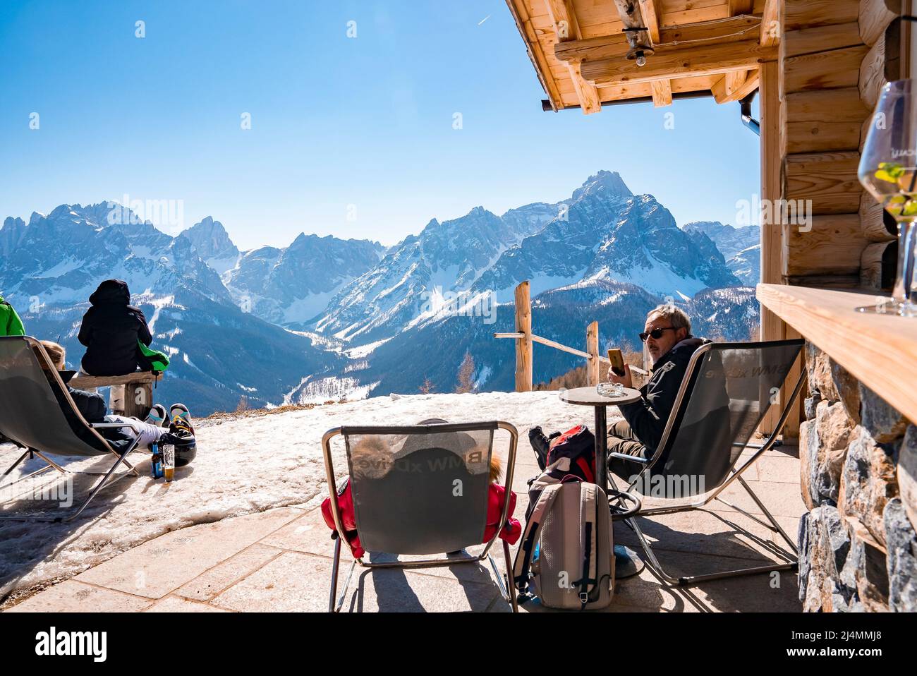 People Sitting On Deck Chairs Hi res Stock Photography And Images Alamy people-sitting-on-deck-chairs-hi-res-stock-photography-and-images-alamy