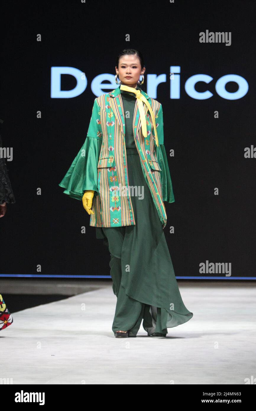Jakarta, Jakarta, Country. 15th Apr, 2022. Indonesia Fashion Week in Jakarta will be held at the Jakarta Convention Center, which will take place from April 13, 2022 - April 17, 2022. Designer Defrico Audy displays his work on a catwalk with the nuances of the east Nusa Tenggara region. (Credit Image: © Denny Pohan/ZUMA Press Wire) Stock Photo