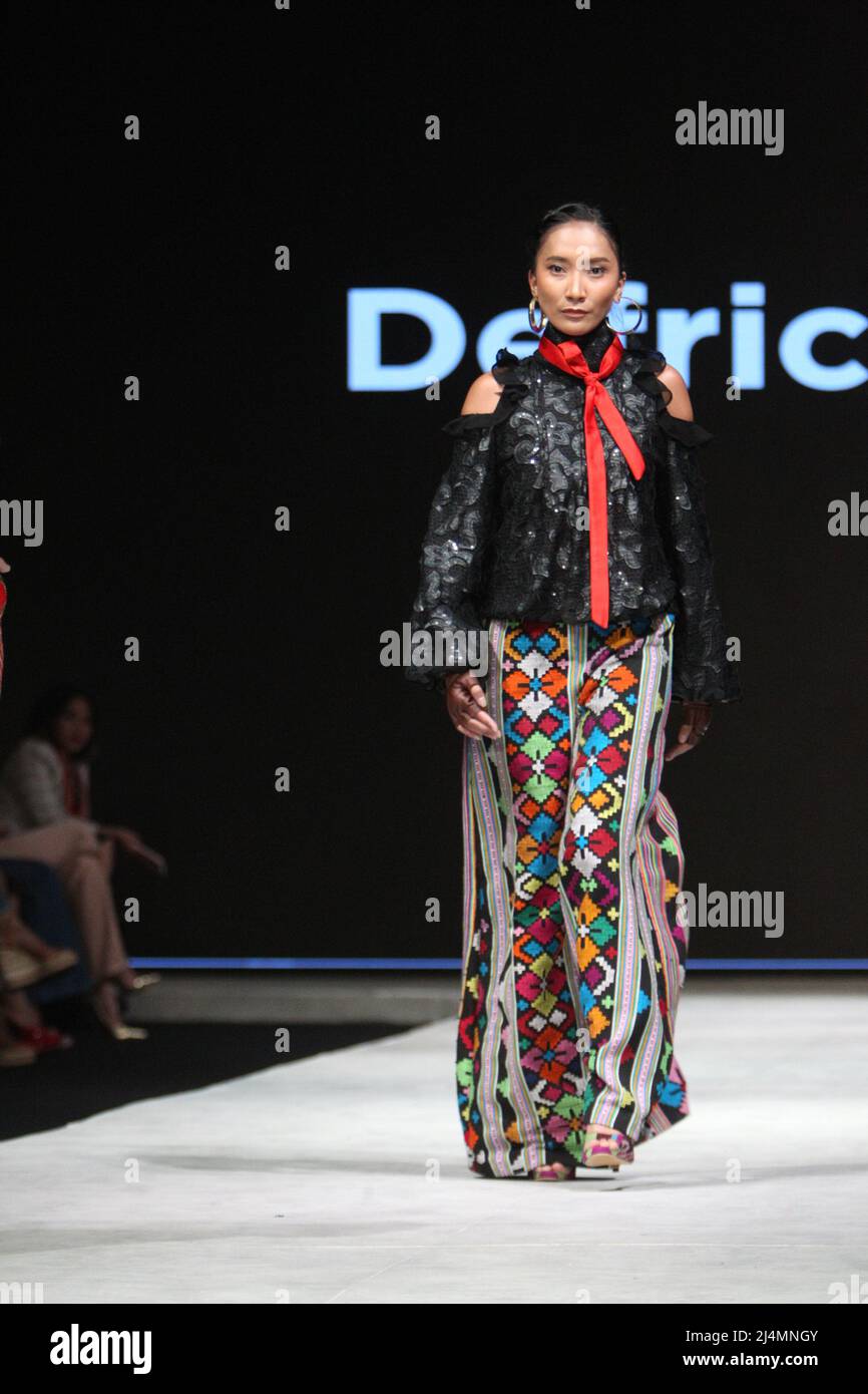 Jakarta, Jakarta, Country. 15th Apr, 2022. Indonesia Fashion Week in Jakarta will be held at the Jakarta Convention Center, which will take place from April 13, 2022 - April 17, 2022. Designer Defrico Audy displays his work on a catwalk with the nuances of the east Nusa Tenggara region. (Credit Image: © Denny Pohan/ZUMA Press Wire) Stock Photo