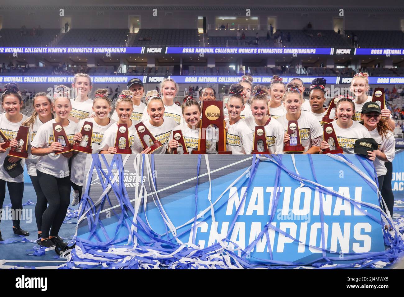 Fort Worth, TX, USA. 16th Apr, 2022. The Oklahoma women's gymnastics