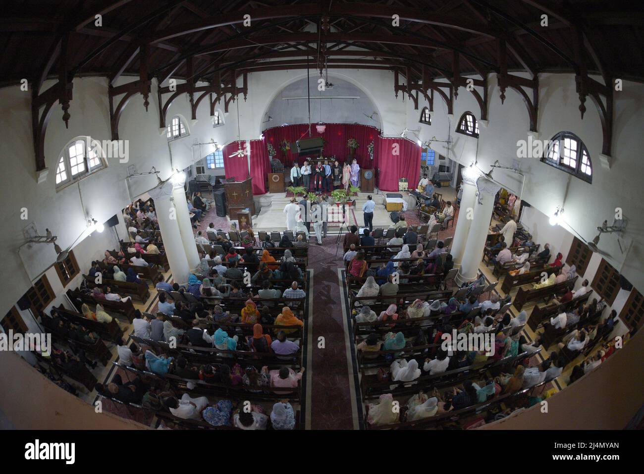 Lahore, Punjab, Pakistan. 15th Apr, 2022. Pakistani Christian devotees ...