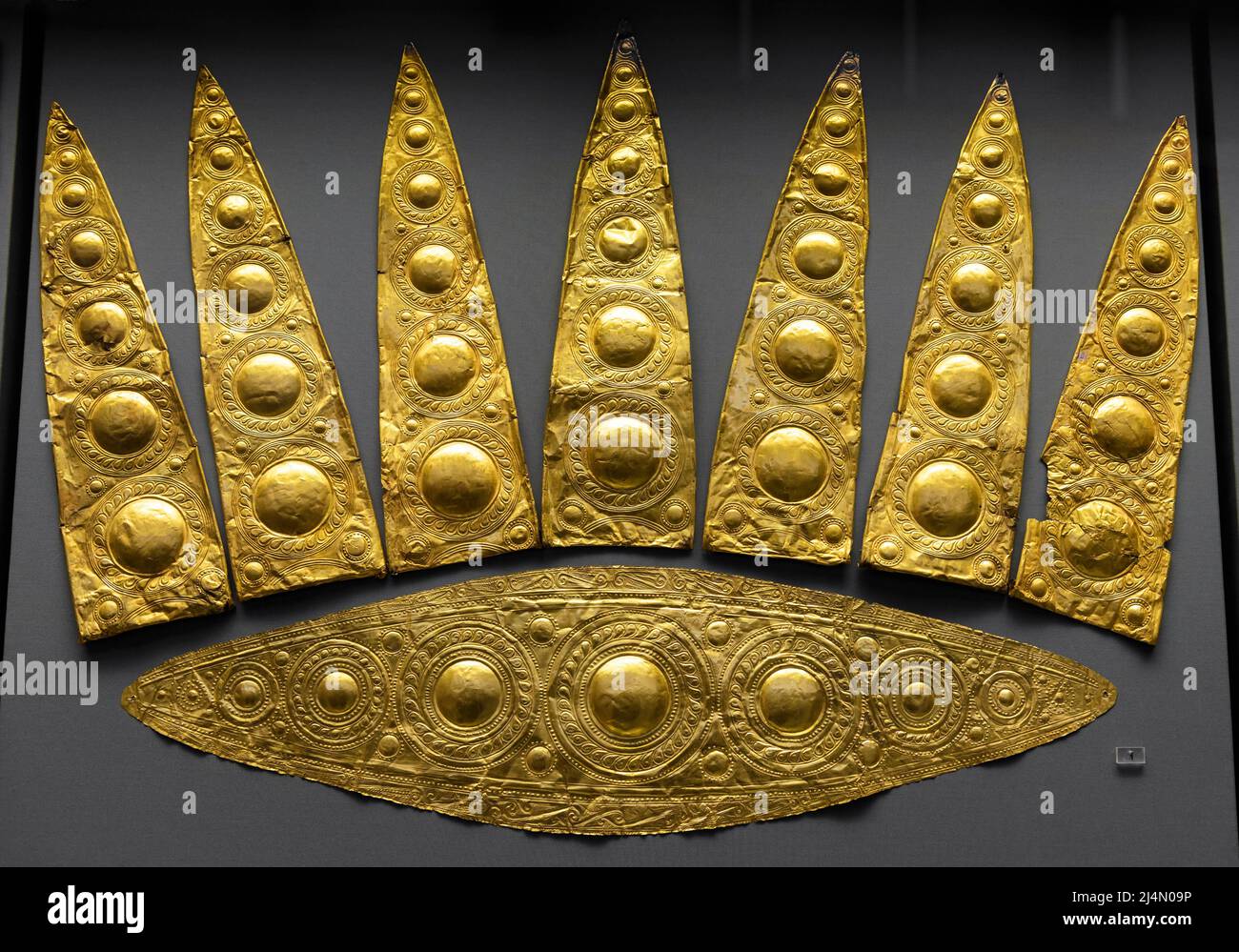 Ancient gold crown hi-res stock photography and images - Alamy