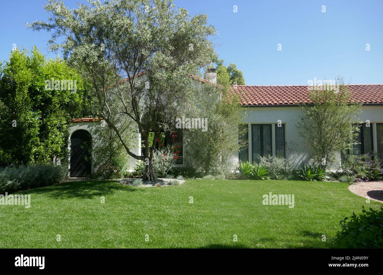 Beverly Hills, California, USA 14th April 2022 A general view of atmosphere of Actor Frank Morgan, Actress Susan Hayward and Actor Jess Barker's Former Home/house at 1720 Chevy Chase Drive on April 14, 2022 in Beverly Hills, California, USA. Photo by Barry King/Alamy Stock Photo Stock Photo