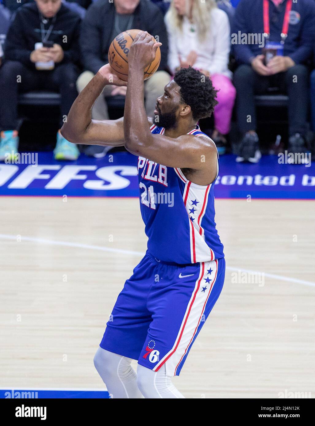 Joel embiid shooting hi-res stock photography and images - Alamy