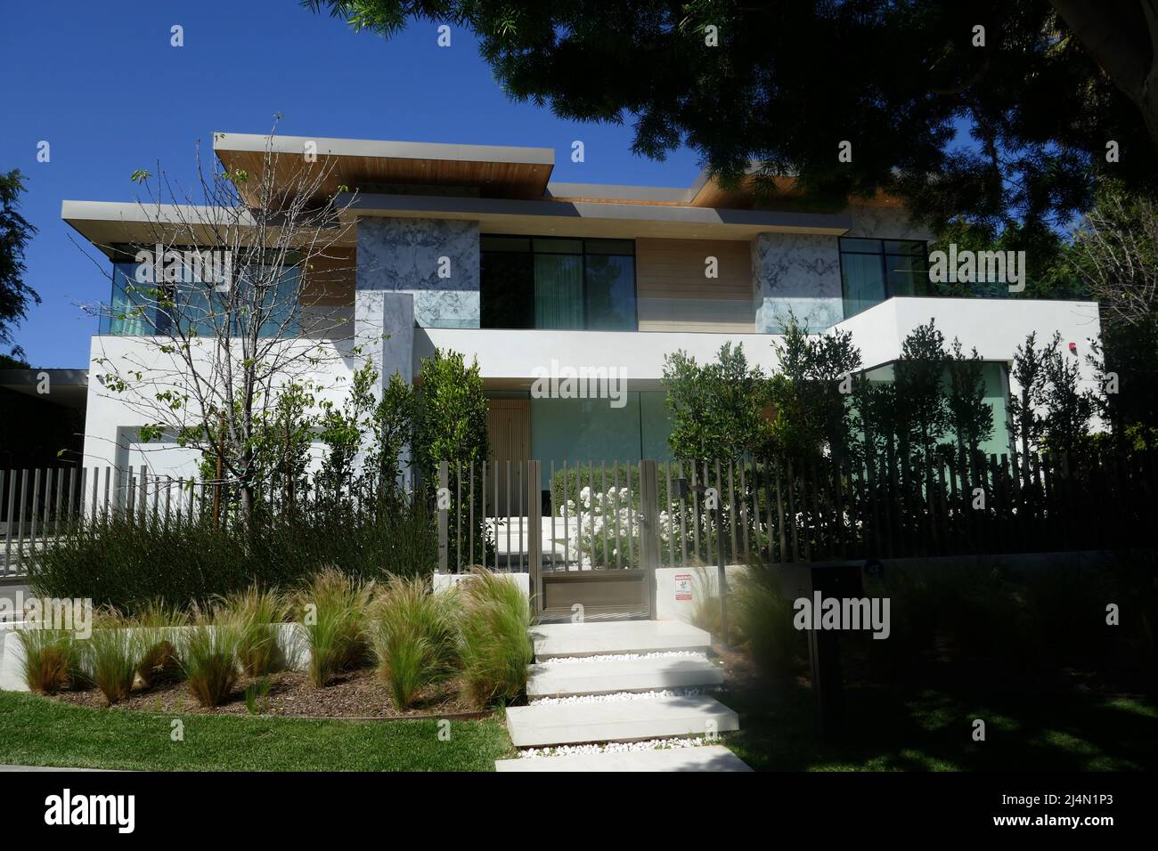 Beverly Hills, California, USA 14th April 2022 A general view of atmosphere of Actor Jack Mulhall's Former Home/house at 1729 Chevy Chase Drive on April 14, 2022 in Beverly Hills, California, USA. Photo by Barry King/Alamy Stock Photo Stock Photo