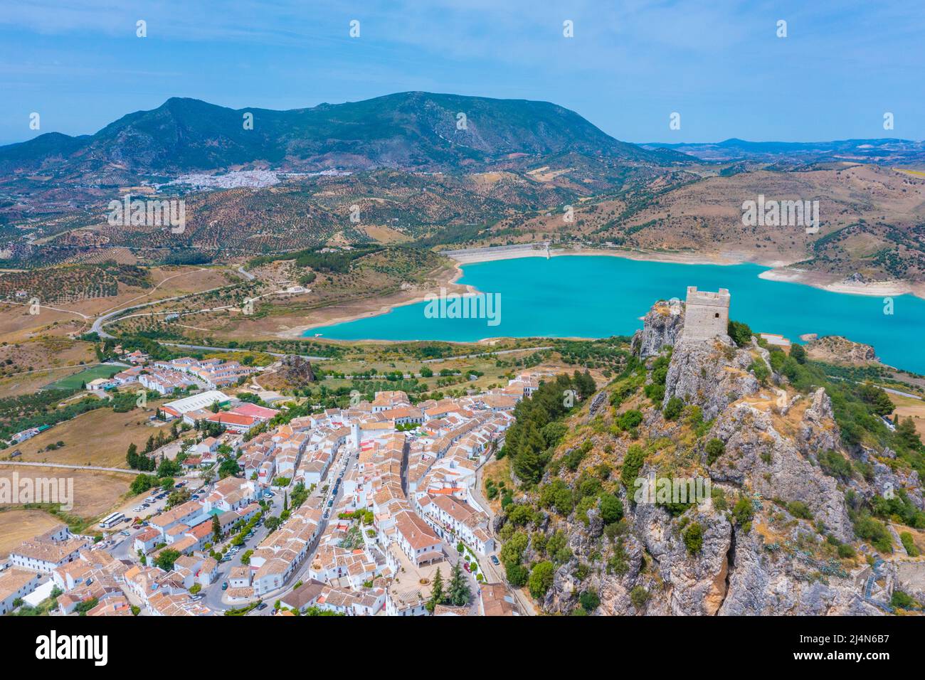 Panorama view of Spanish town Zahara de la Sierra Stock Photo - Alamy