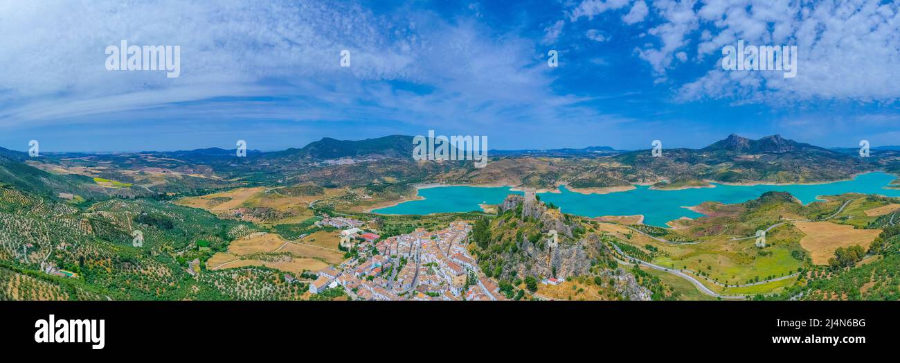 Panorama view of Spanish town Zahara de la Sierra Stock Photo - Alamy