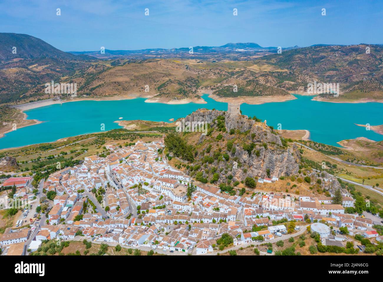 Panorama view of Spanish town Zahara de la Sierra Stock Photo - Alamy