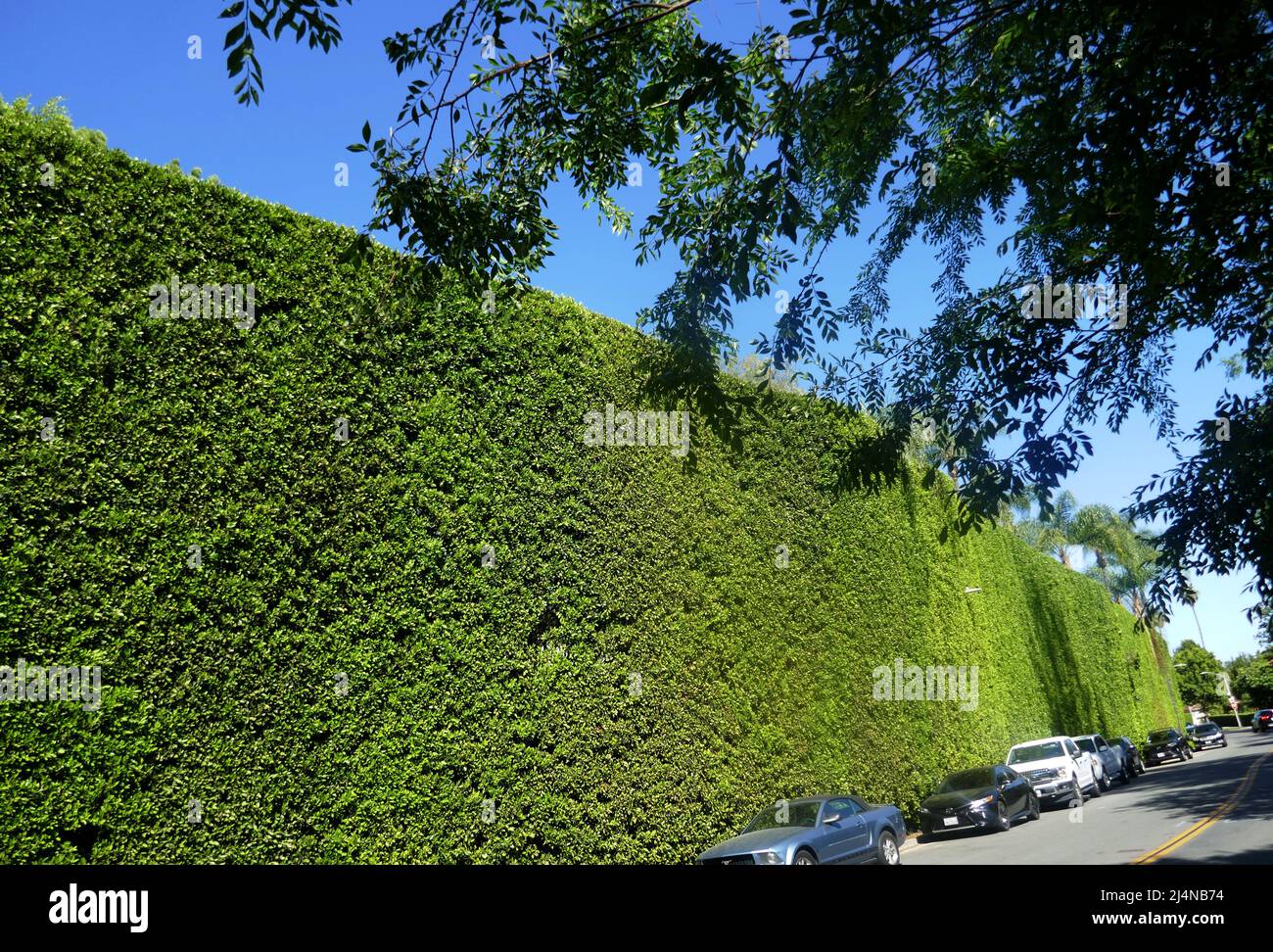 Beverly Hills, California, USA 14th April 2022 A general view of atmosphere of Jack L. Warner and David Geffens Former home and Jeff Bezos Home/house at 1801 Angelo Drive on April 14, 2022 in Beverly Hills, California, USA. Photo by Barry King/Alamy Stock Photo Stock Photo