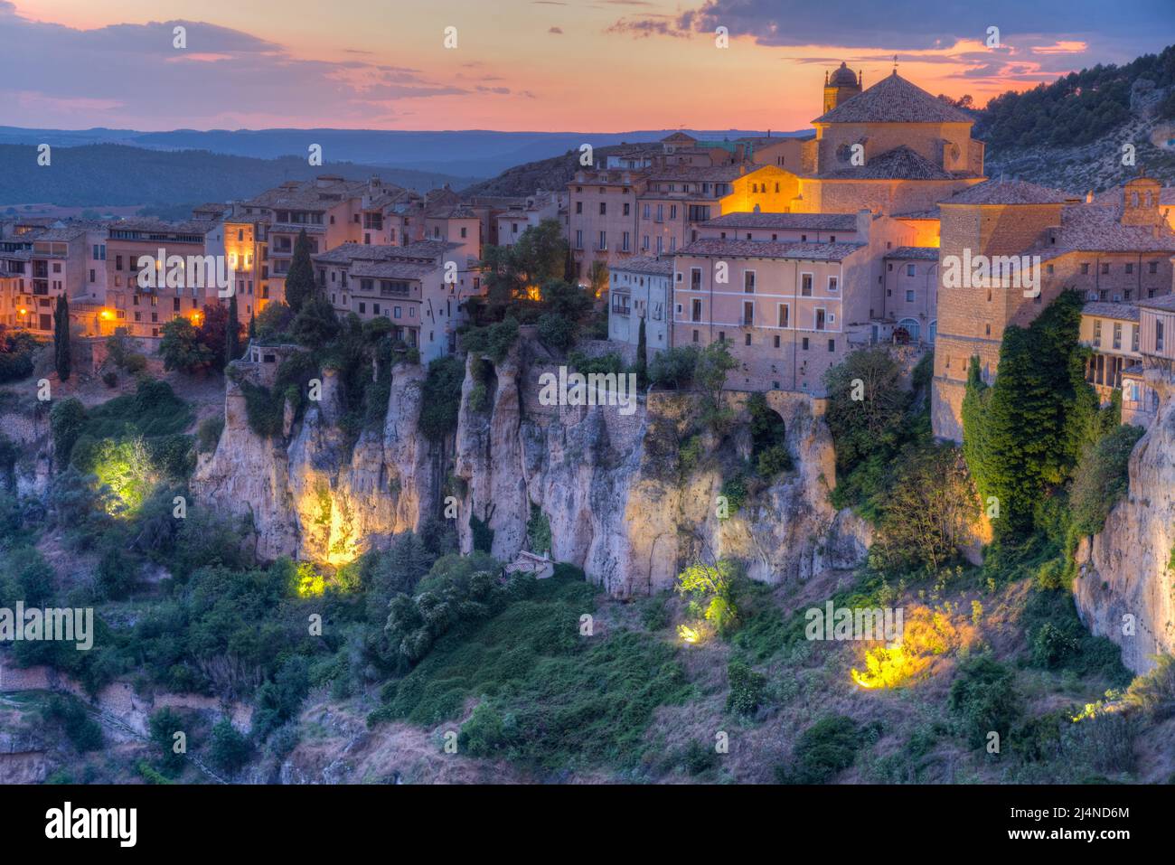 sunset-view-of-hanging-houses-casas-colgadas-at-spanish-town-cuenca