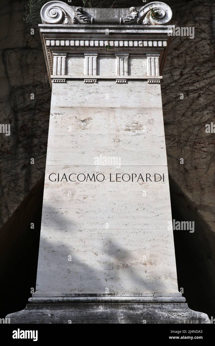 Napoli - Particolare della Tomba di Leopardi nel Parco Vergiliano a Piedigrotta Stock Photo