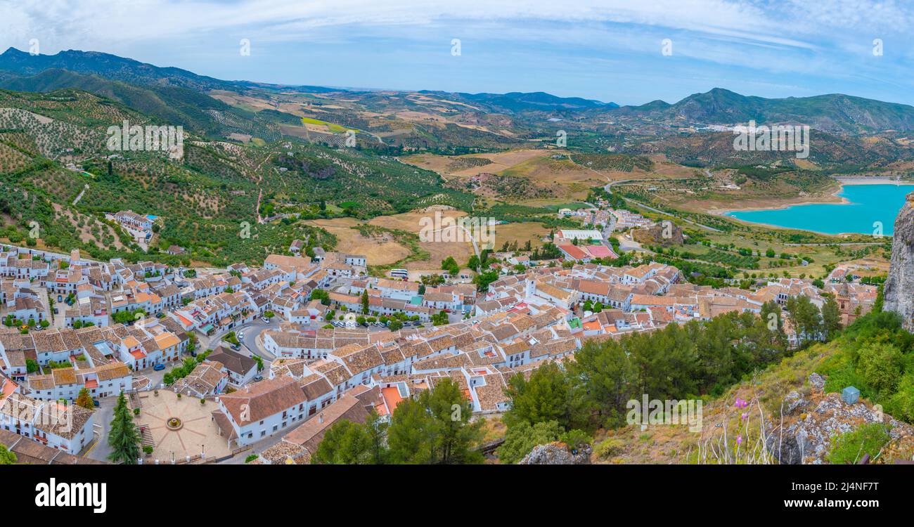 Panorama view of Spanish town Zahara de la Sierra Stock Photo - Alamy