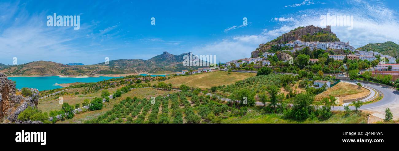 Panorama view of Spanish town Zahara de la Sierra Stock Photo - Alamy