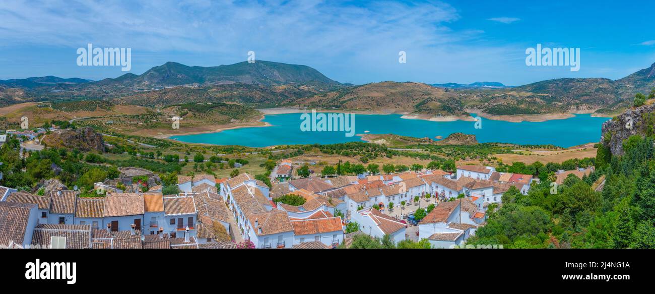 Panorama view of Spanish town Zahara de la Sierra Stock Photo - Alamy