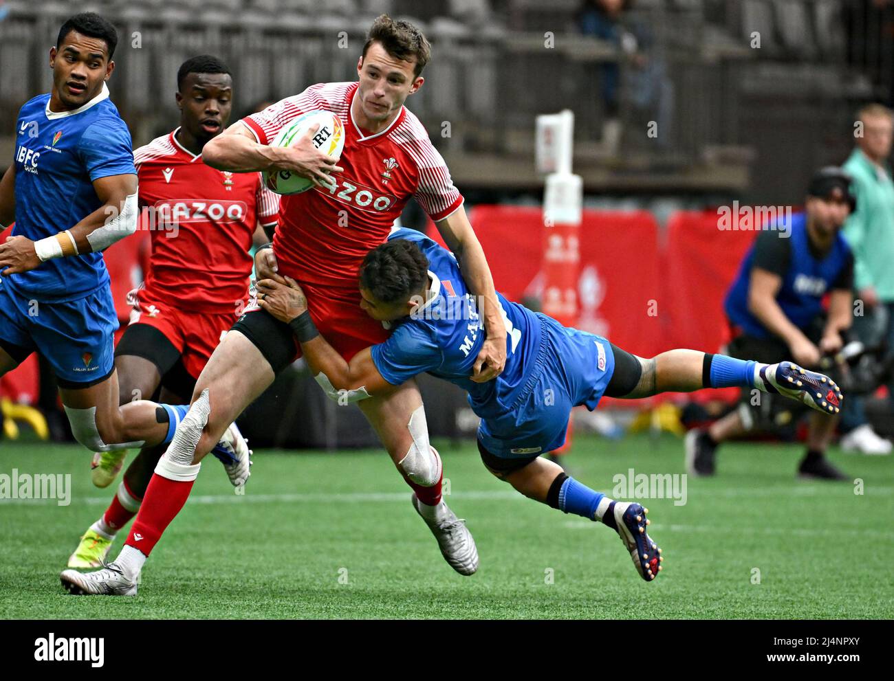 Vancouver, Canada. 16th Apr, 2022. Team Wales' Morgan Williams (L) and Team Samoa's Melani Matavao compete during their Pool B match at the HSBC World Rugby Sevens in Vancouver, Canada, April 16, 2022. Credit: Andrew Soong/Xinhua/Alamy Live News Stock Photo