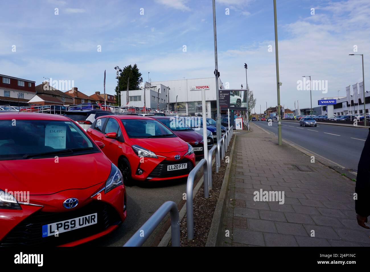 Lexus Edgware Rd Lexus car showroom on edgeware road hi-res stock photography and images ...