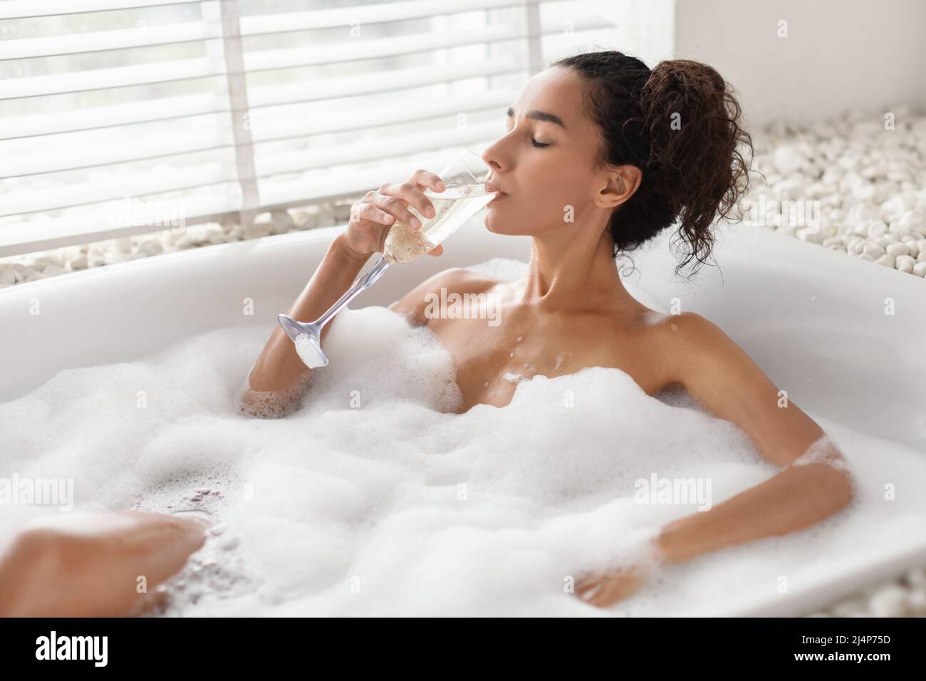 Woman relaxing bath hot hi-res stock photography and images pic