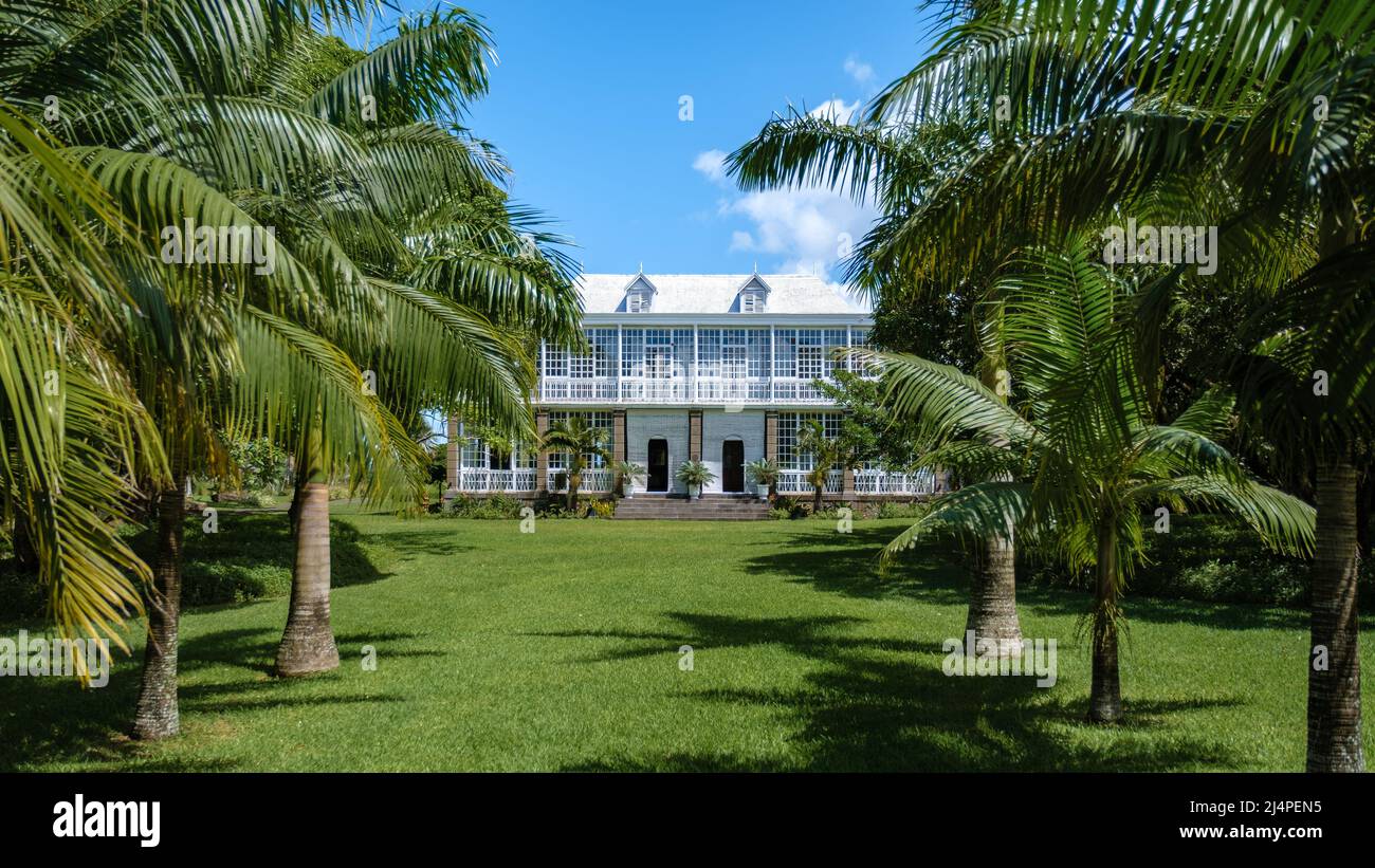 le-chateau-de-bel-ombre-mauritius-an-old-castle-in-a-tropical-garden