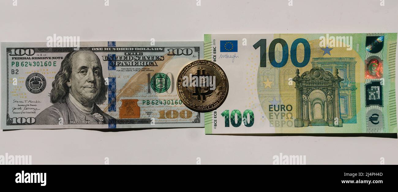 Digital cryptocurrency gold bitcoin lying on US Dollar and Euro banknotes. Difference  between virtual money and cash. Concept of new virtual money Stock Photo -  Alamy