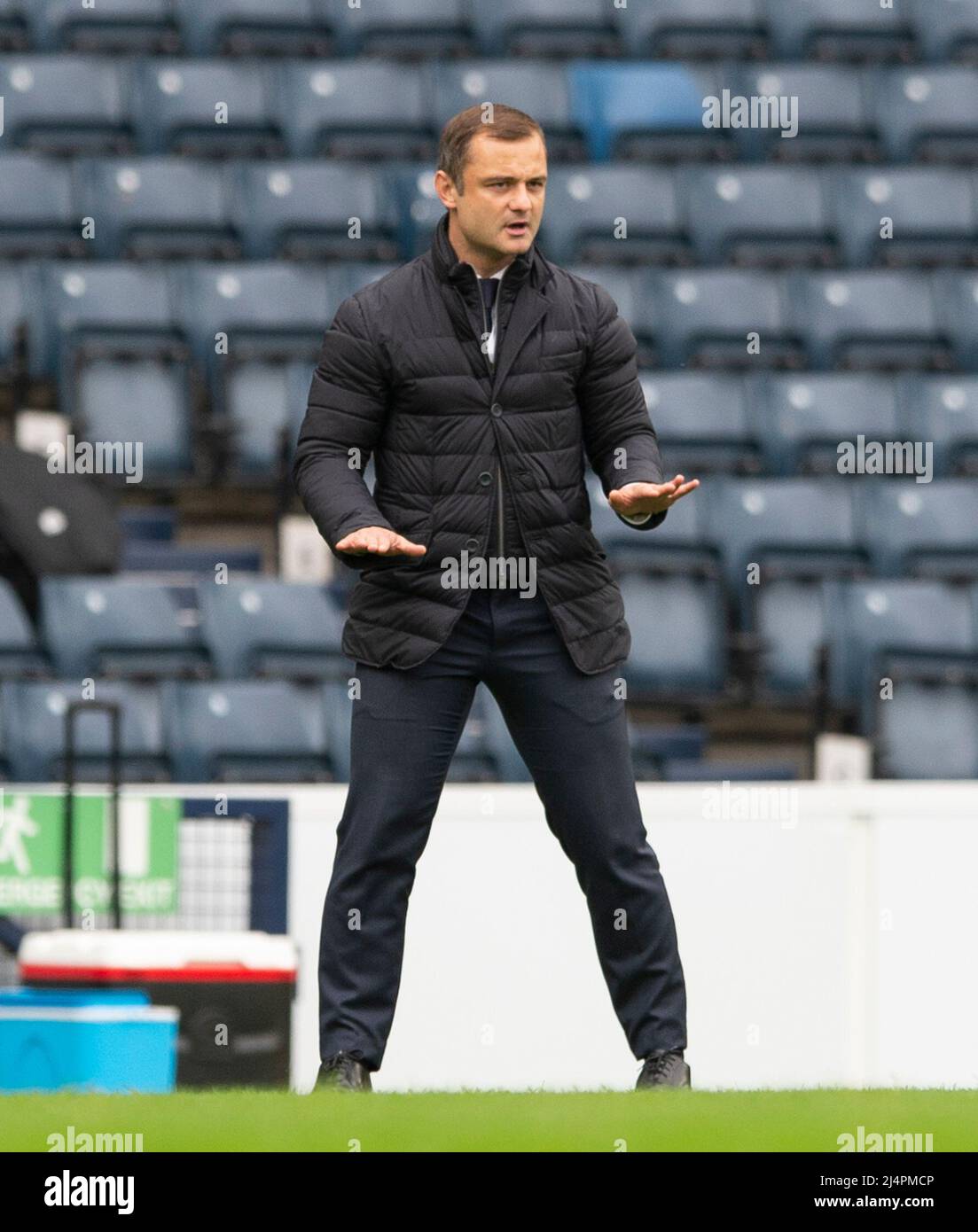 Glasgow, UK. 07th Apr, 2022. Scottish Cup semi final - Heart of Midlothian FC v Hibernian FC 07/04/2022 Pic shows: HibsÕ Manager, Shaun Maloney, instructs his team to calm things down as Hearts take on Hibs in the Scottish Cup semi final at Hampden Park, Glasgow Credit: Ian Jacobs/Alamy Live News Stock Photo