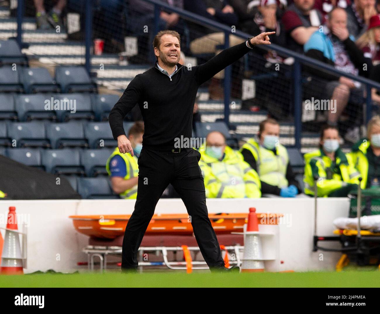 Glasgow, UK. 07th Apr, 2022. Scottish Cup semi final - Heart of Midlothian FC v Hibernian FC 07/04/2022 Pic shows: Hearts' manager, Robbie Neilson shouts instructions to his team as Hearts take on Hibs in the Scottish Cup semi final at Hampden Park, Glasgow Credit: Ian Jacobs/Alamy Live News Stock Photo