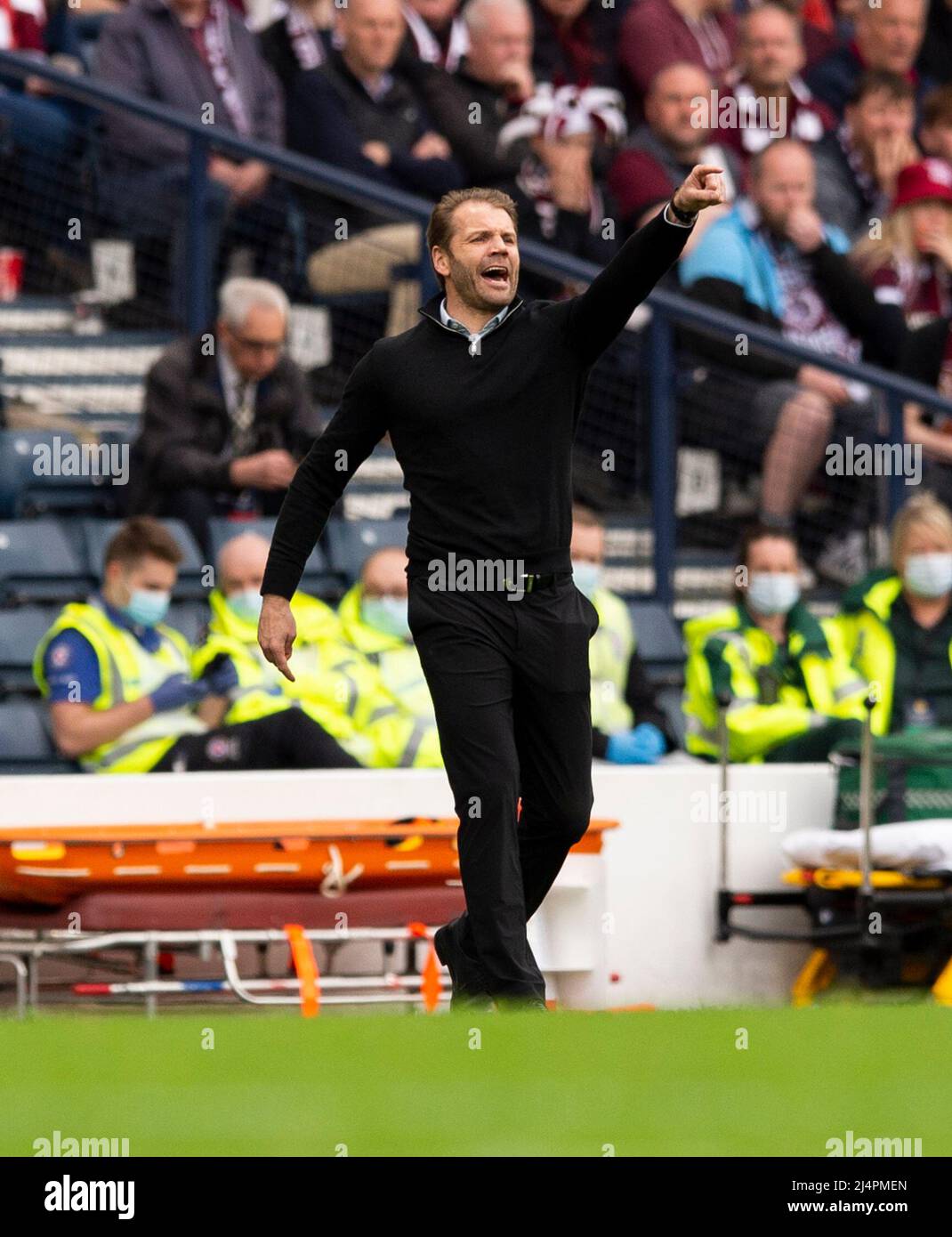 Glasgow, UK. 07th Apr, 2022. Scottish Cup semi final - Heart of Midlothian FC v Hibernian FC 07/04/2022 Pic shows: Hearts' manager, Robbie Neilson shouts instructions to his team as Hearts take on Hibs in the Scottish Cup semi final at Hampden Park, Glasgow Credit: Ian Jacobs/Alamy Live News Stock Photo
