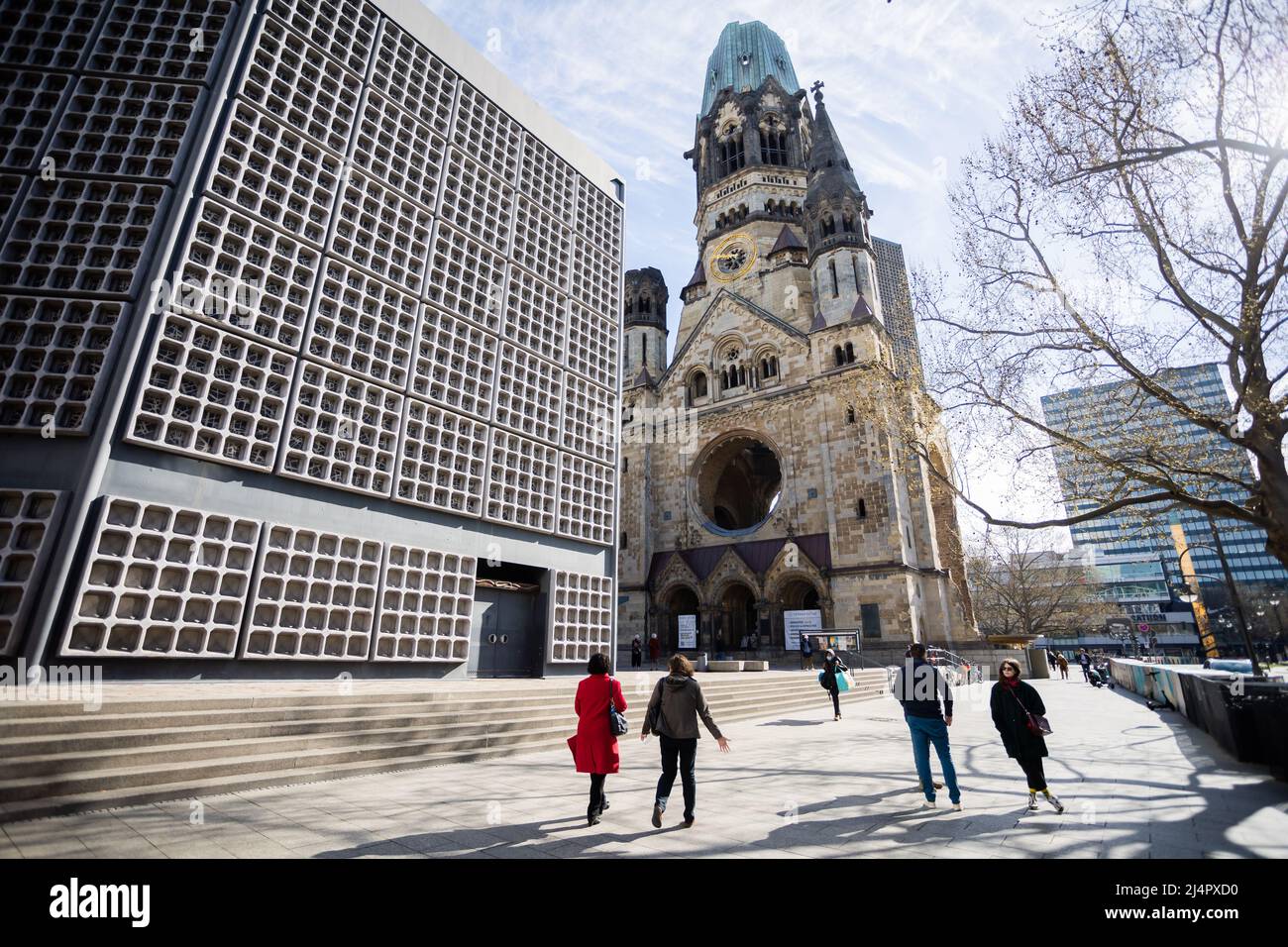 Berlin, Germany. 17th Apr, 2022. Passers-by walk in front of the Kaiser  Wilhelm Memorial Church before the Protestant communion service for Easter  Sunday. Credit: Christoph Soeder/dpa/Alamy Live News Stock Photo - Alamy