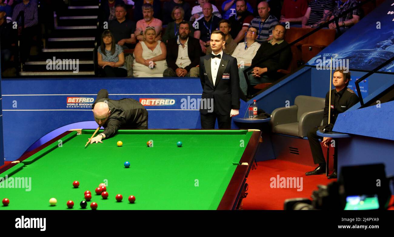 Crucible Theatre, Sheffield Yorkshire, UK. 17th Apr, 2022. Betfred World  Championship Snooker Day 2; Antony Mcgill in play verses Liam Highfield  Credit: Action Plus Sports/Alamy Live News Stock Photo - Alamy