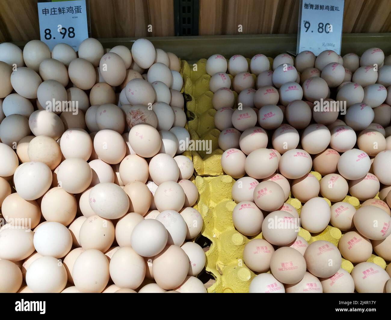YICHANG, CHINA - APRIL 17, 2022 - Eggs on sale at a supermarket in Yichang, Hubei Province, China, April 17, 2022. Global egg prices have soared due t Stock Photo