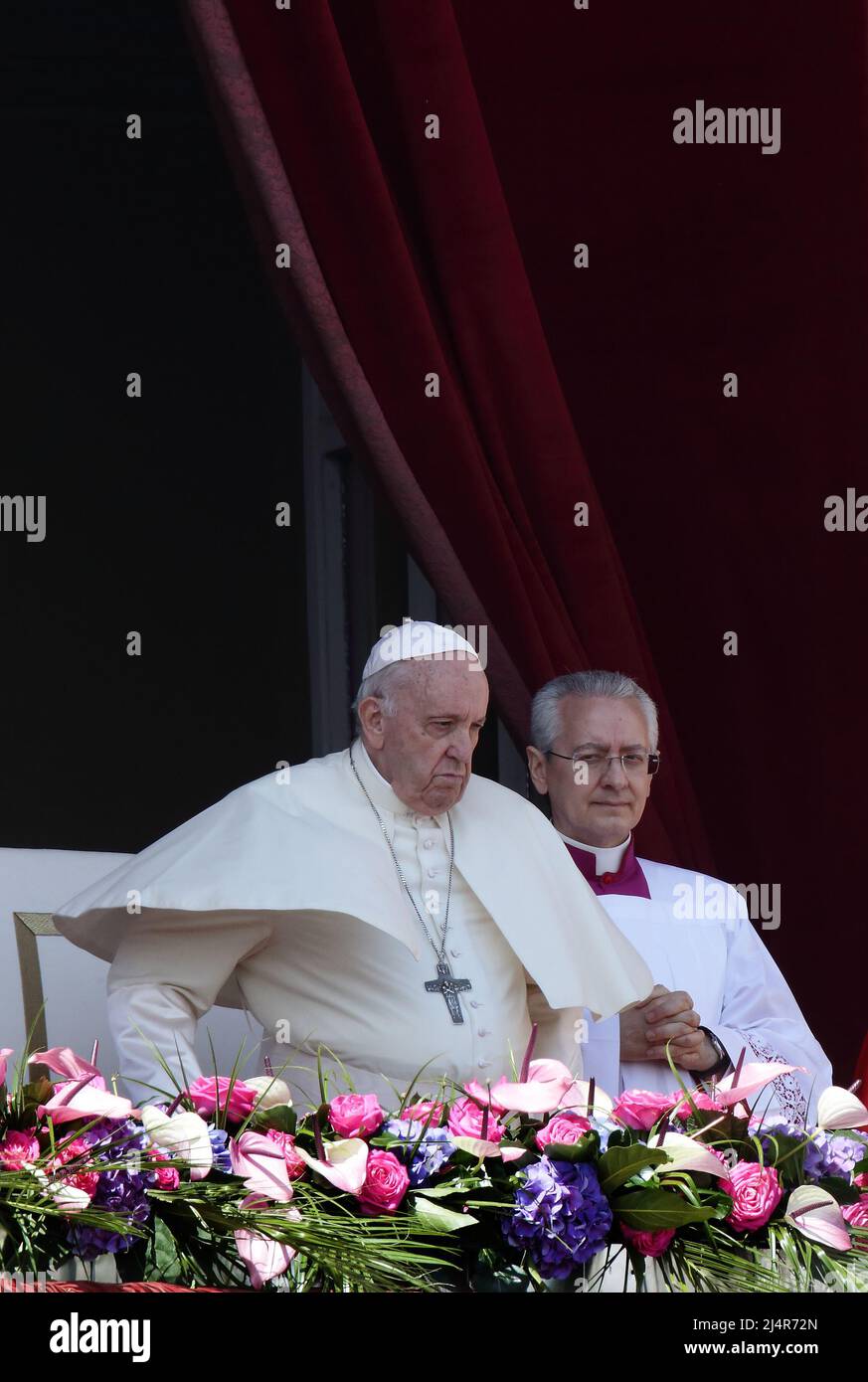 April 17, 2022 - POPE FRANCIS during the ''Urbi et Orbi'' blessing after  the Easter mass in St. Peter's Square at the Vatican. © EvandroInetti via  ZUMA Wire (Credit Image: © Evandro
